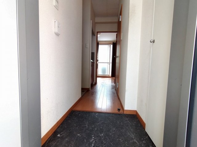 レオパレス虹の玄関