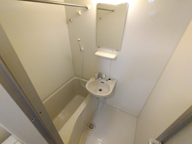 レオパレス虹の浴室