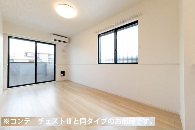 エメラ　ファミーユの居間・リビング