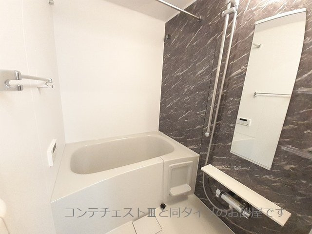 エメラ　ファミーユの浴室