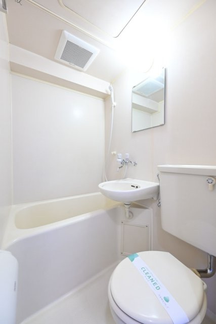 フロント新代田の浴室