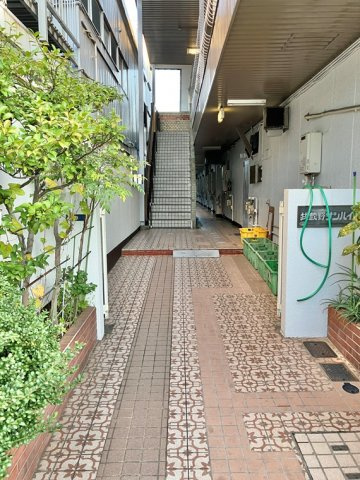 武蔵野サンハイツのエントランス