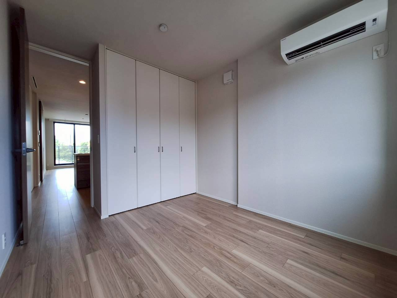 Ｎｉｖ　Ｓｈｏｎａｎ　Ｒｅｓｉｄｅｎｃｅの洋室