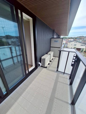 Ｎｉｖ　Ｓｈｏｎａｎ　Ｒｅｓｉｄｅｎｃｅのバルコニー