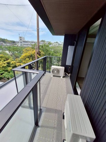 Ｎｉｖ　Ｓｈｏｎａｎ　Ｒｅｓｉｄｅｎｃｅのバルコニー