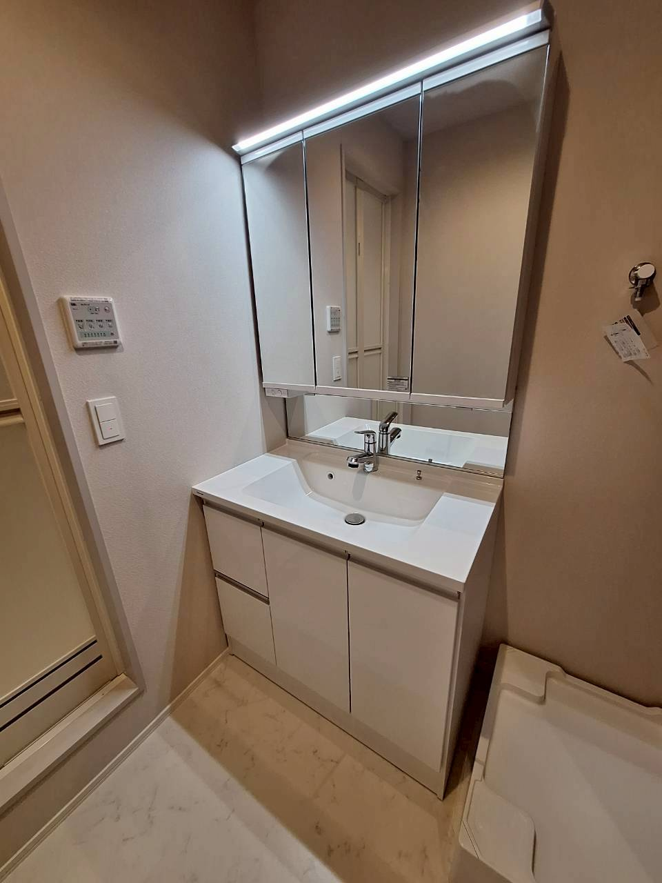 Ｎｉｖ　Ｓｈｏｎａｎ　Ｒｅｓｉｄｅｎｃｅの独立洗面台