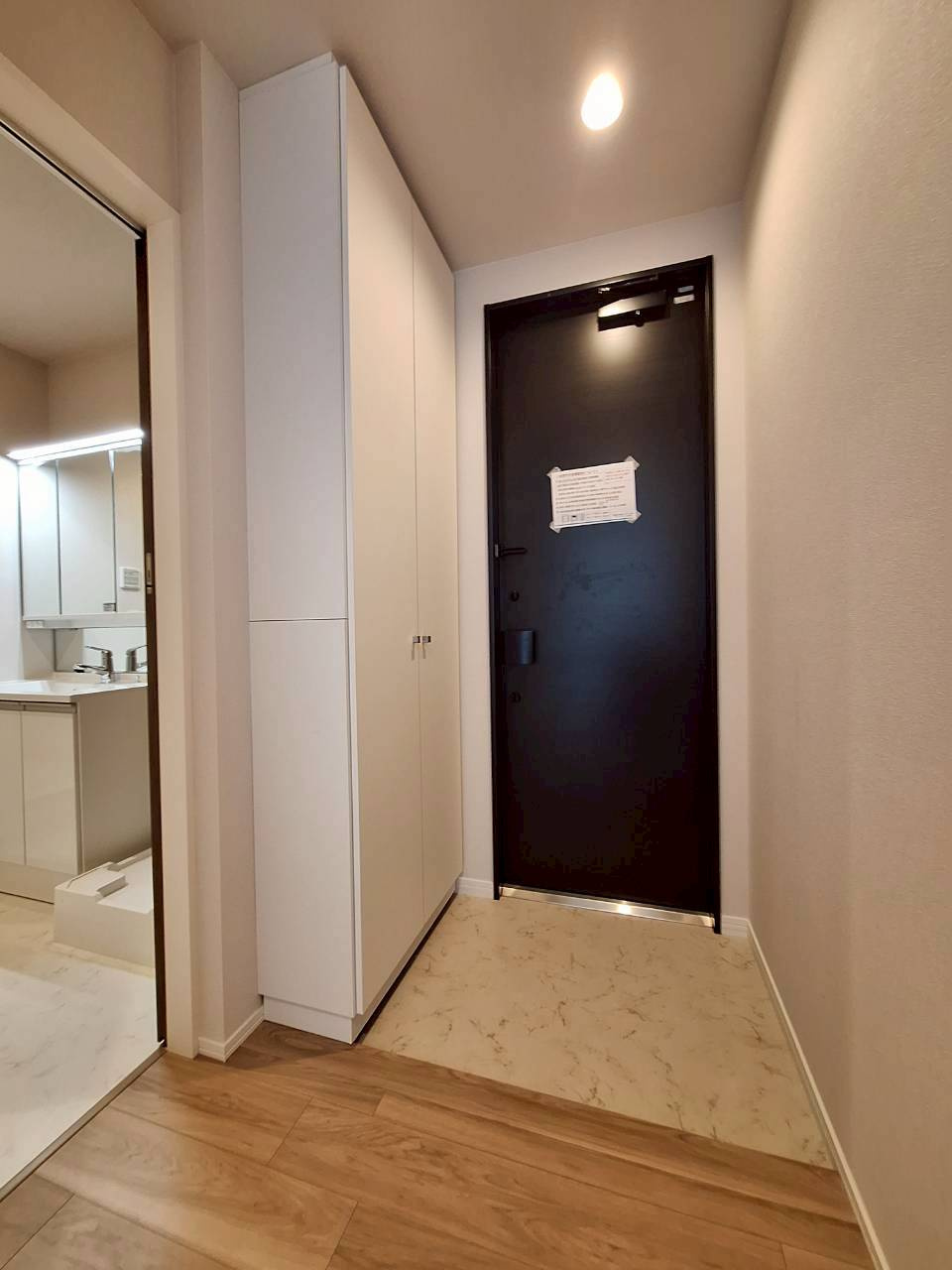 Ｎｉｖ　Ｓｈｏｎａｎ　Ｒｅｓｉｄｅｎｃｅの玄関