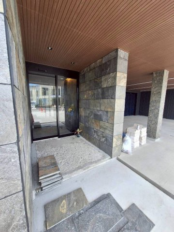Ｎｉｖ　Ｓｈｏｎａｎ　Ｒｅｓｉｄｅｎｃｅのエントランス
