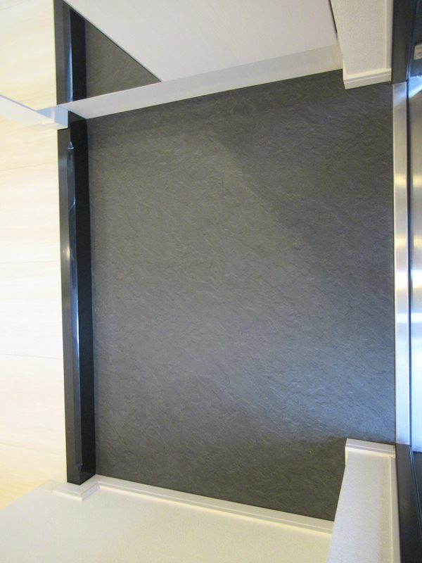 プレサンスジェネ浅草WESTの玄関