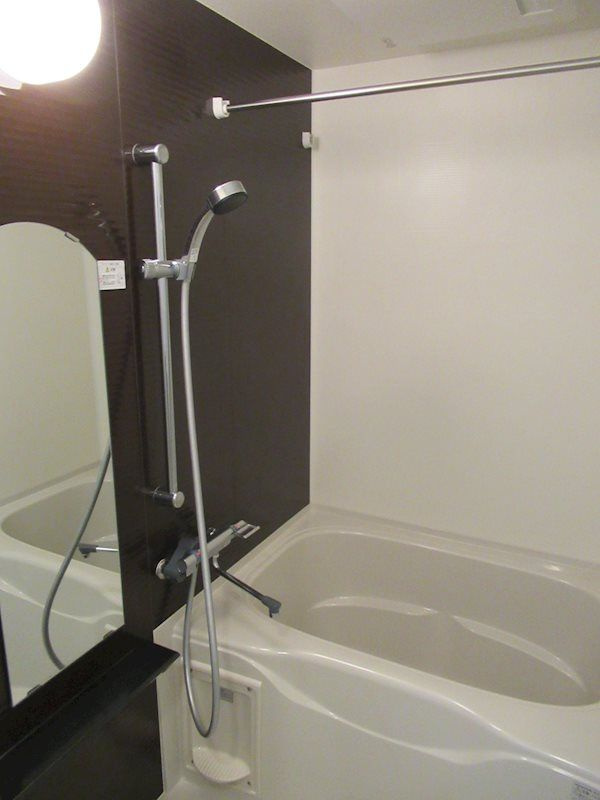 プレサンスジェネ浅草WESTの浴室