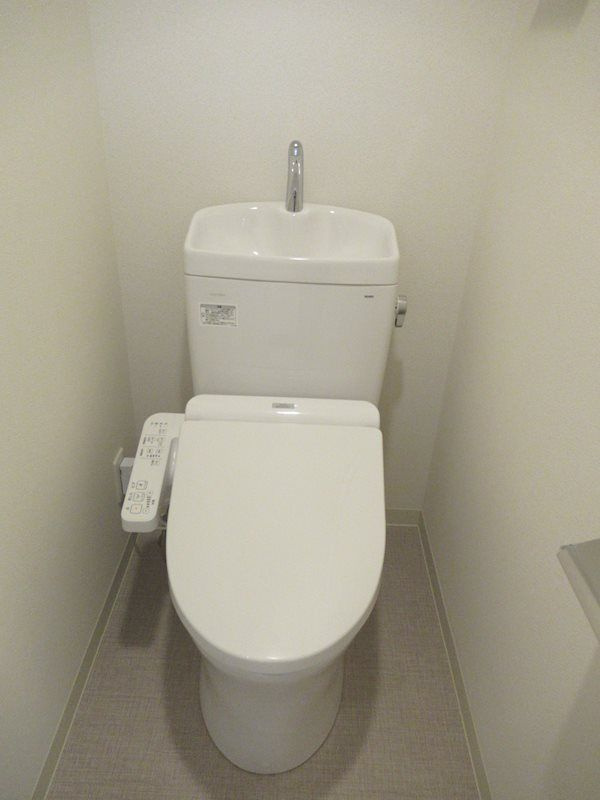 プレサンスジェネ浅草WESTのトイレ