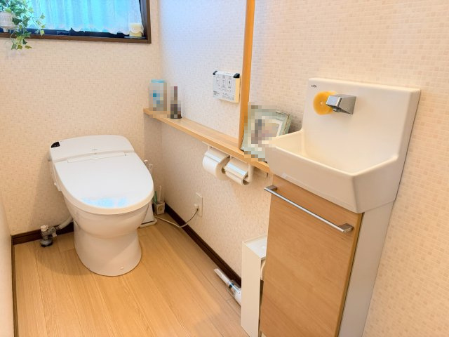 【トイレ】 | 音戸町波多見5丁目のキレイな中古戸建て！ | トイレは2階にもあります。