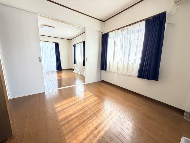 【洋室】 | 音戸町波多見5丁目のキレイな中古戸建て！ | 2階約5.6帖の洋室です。