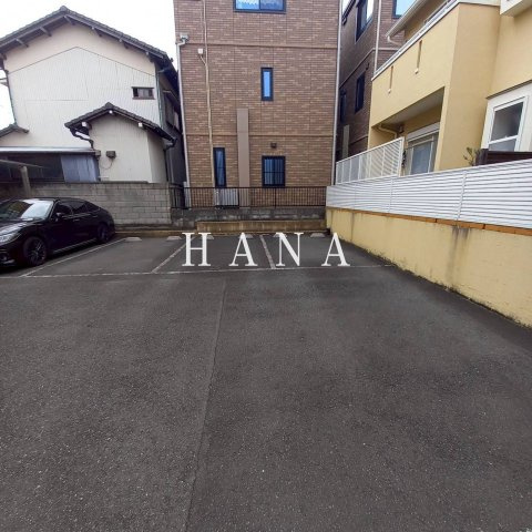 ラクールＭの駐車場