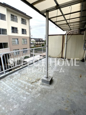 【バルコニー】 | アイニーズビル | 暖かな日差しのふりそそぐバルコニー