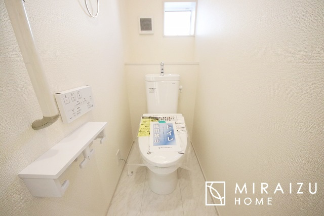 【トイレ】 | おしり洗浄、ビデ洗浄、暖房便座の機能を標準装備。トイレットペーパーの無駄遣いを防ぎ、肌を傷つける心配がありません♪
