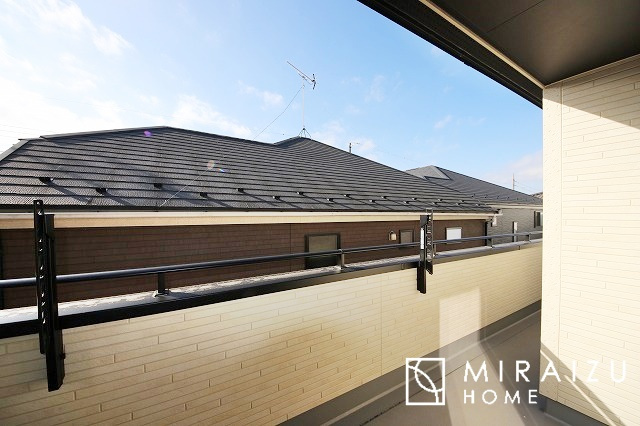 【バルコニー】 | 暮らしやすさを考えたプランで快適な現地ロケーションを実現。安らぎに満たされる、ゆとりのある日々を過ごせます♪