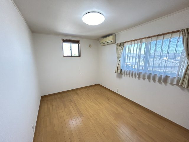 広さがココロをほどく家　熊本県熊本市南区御幸笛田4丁目の洋室|2階北側洋室6畳。クローゼットもあり、お子様のお部屋としてプライベートを確保した環境を提供できます！