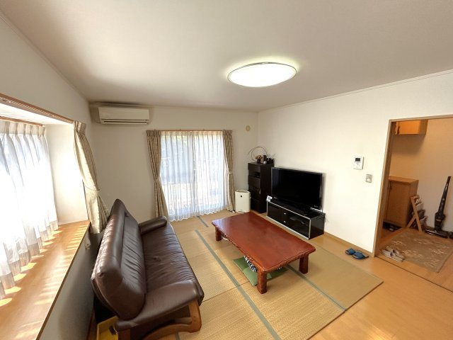広さがココロをほどく家　熊本県熊本市南区御幸笛田4丁目のキッチン|ゆとりのリビングスペースは玄関直結でお出かけにも時間を要しません♪