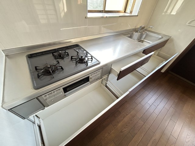 心が深呼吸する緑の暮らし　熊本県阿蘇市永草のキッチン|収納も豊富にあり、料理好きにはたまりません♪地元阿蘇の食材を使い料理を楽しみませんか？