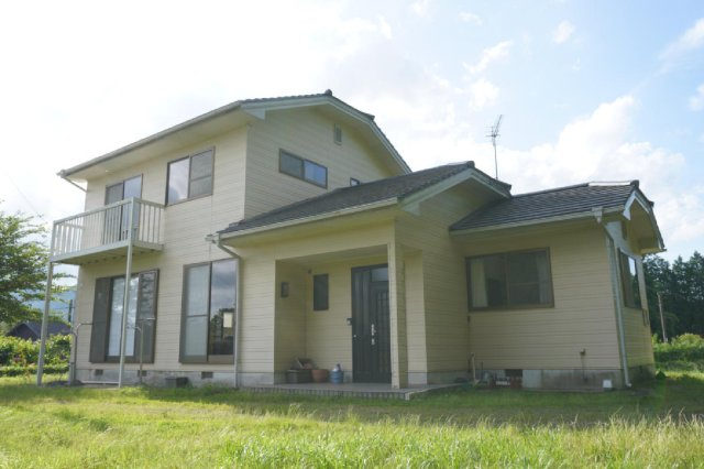 心が深呼吸する緑の暮らし　熊本県阿蘇市永草の外観|遮るものがなく、THE開放的な立地です。駐車場に困る事はまずありません。
