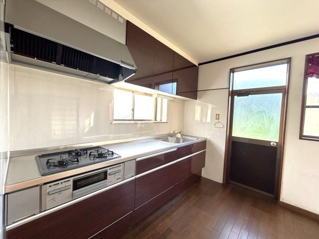 心が深呼吸する緑の暮らし　熊本県阿蘇市永草のキッチン|１２年前にキッチンリフォーム済。キレイに維持されています♪