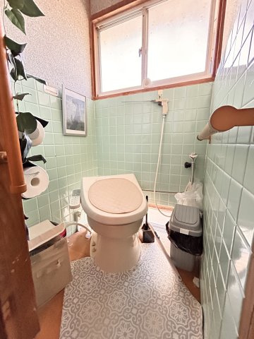 熊本県八代市日奈久塩北町 中古戸建のトイレ|簡易水栓トイレ。浄化槽設置や本水栓化のお見積りも承ります♪