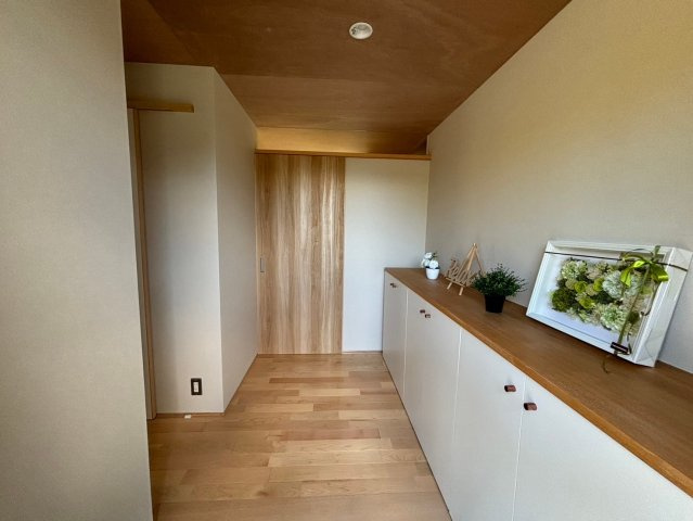 旭志建売の玄関