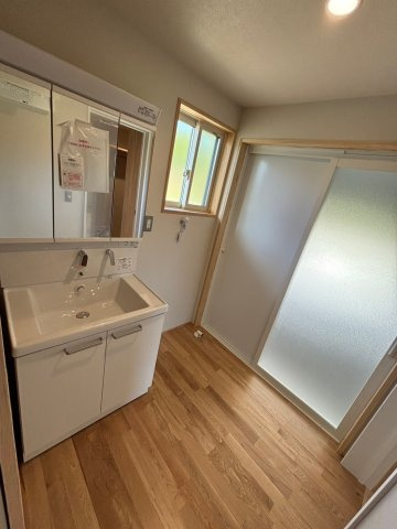 旭志建売の洗面所