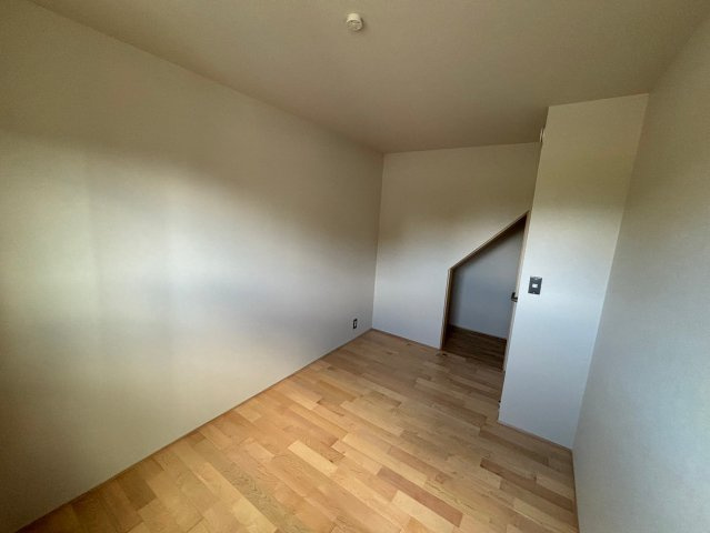 旭志建売の洋室