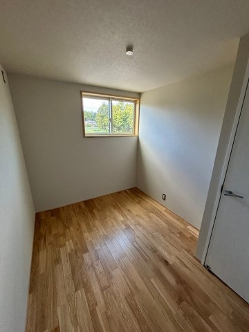 旭志建売の洋室