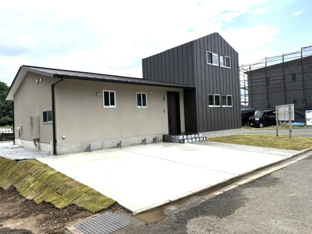 旭志建売の駐車場