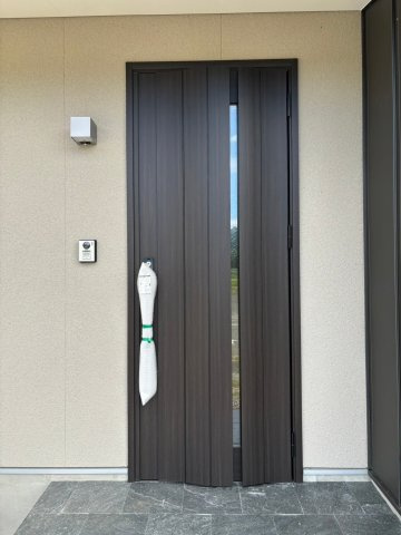 旭志建売の玄関