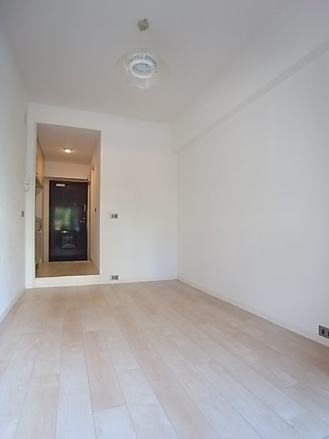 NEOダイキョー神戸元町の居間・リビング