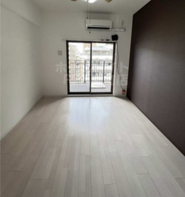 【居間・リビング】 | Luxe大正 | こちらの居間で趣味の時間をお楽しみください