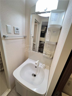 【洗面所】 | Luxe大正 | ゆったりとスペースのある洗面所