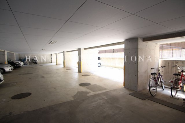 レジディア浦安Ⅱの駐車場