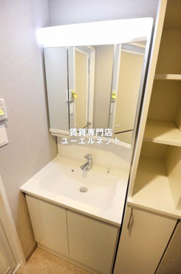 【独立洗面台】 | スプランディッド江坂３ | 清潔感ある独立洗面台で毎日気持ちよく♪