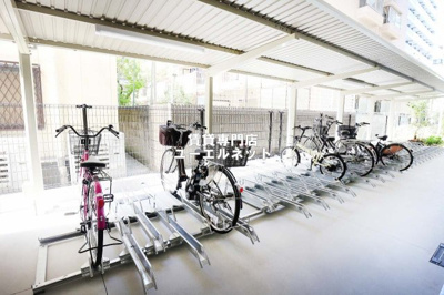 【その他共用部分】 | スプランディッド江坂３ | 自転車通勤にも便利な駐輪場付き♪