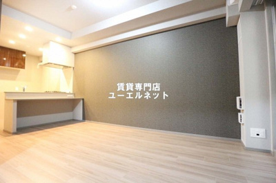 【居間・リビング】 | スプランディッド江坂３ | ゆったりとくつろげる、落ち着きのある居室空間です