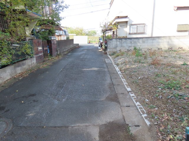 坂戸市泉町売地の前面道路含む現地写真
