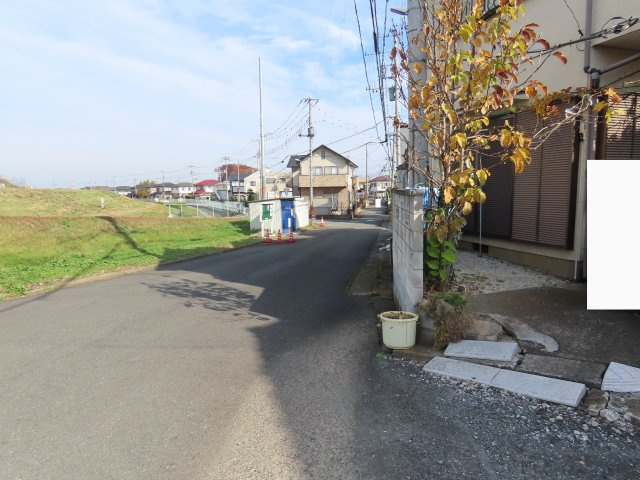 坂戸市泉町売地の前面道路含む現地写真