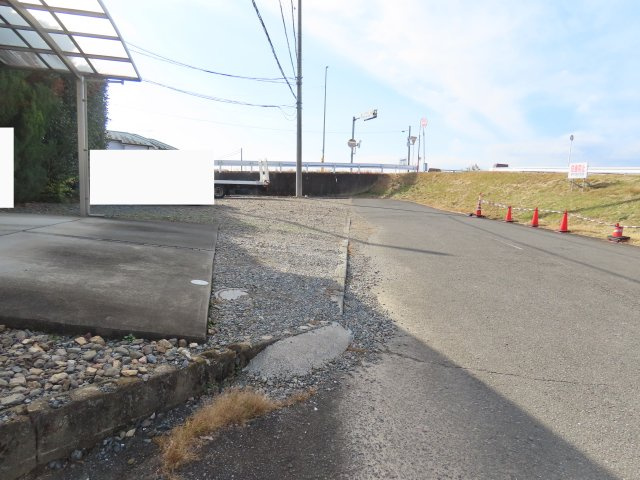 坂戸市泉町売地の前面道路含む現地写真