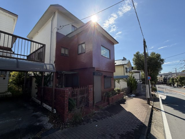 駅まで徒歩4分の場所にある建物付き売地