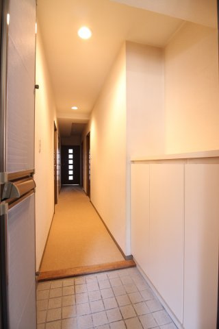 コスモ舞子坂弐番館の玄関