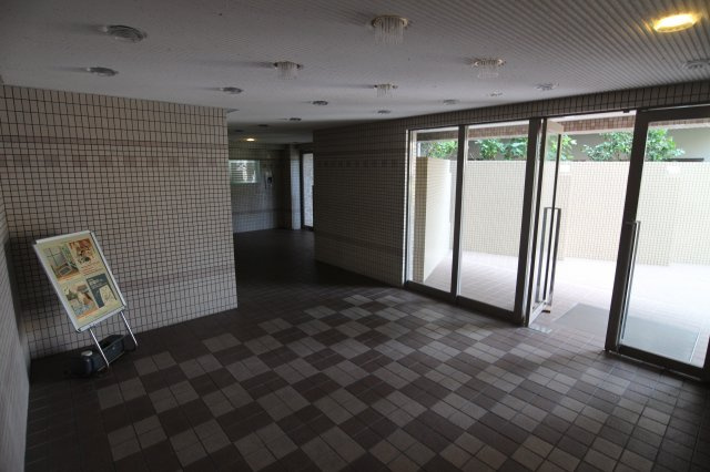 コスモ舞子坂弐番館のロビー