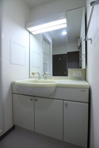 コスモ舞子坂弐番館の独立洗面台