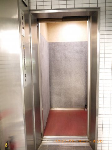 【その他共用部分】 | フレックス板橋 | 階段移動の手間を省く現代の必需設備です。