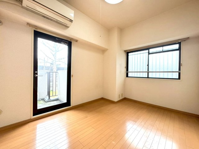 ＪＲ東海道本線「瀬田」駅まで徒歩９分◆専用庭付き３ＬＤＫ◆陽当たり良好◆コスモ瀬田の洋室|洋室