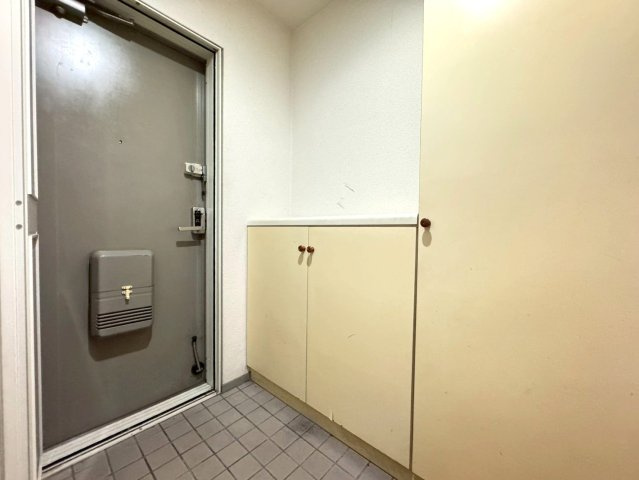 ＪＲ東海道本線「瀬田」駅まで徒歩９分◆専用庭付き３ＬＤＫ◆陽当たり良好◆コスモ瀬田の玄関|玄関